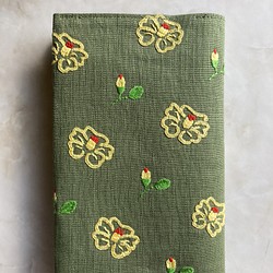 新書用ブックカバー　手刺繍付き　黄色い花 1枚目の画像