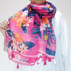 柔軟的大號圍巾，漸變粉紅色。非常適*為禮物或季節交替時的禮物。 第1張的照片
