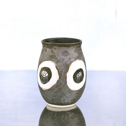 青銅釉白山茶花瓶 第1張的照片