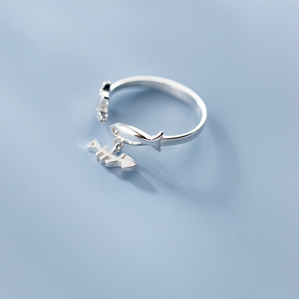 シルバー925  かわいい　ネコ　魚　指輪　リング　silver925 フリーサイズ  大きさ調整可能　重ねつけ　 1枚目の画像