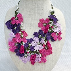 お花のチョーカー　oya刺繍　パープルとピンクで襟元に華やかさと可憐さをプラス　チョーカー80 1枚目の画像