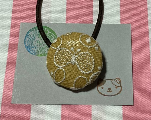 ちょうちょ バタフライのヘアゴム くるみボタン 刺繍くるみボタン