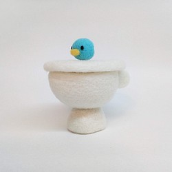 トイレの上の青い鳥　羊毛フェルト 1枚目の画像