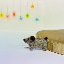 犬 子犬 ブローチ 毛糸 かぎ針編み アルパカ糸 1枚目の画像