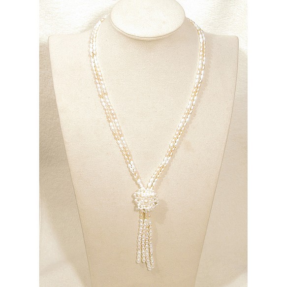 フラワー・モチーフの5-3mm本真珠（淡水パール）のラリエット（再販品、ナチュラルカラー、ホワイト、長さ調節可） 1枚目の画像