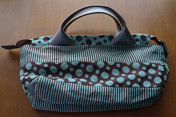 日本の伝統工芸。畳縁ミニバッグ。 1枚目の画像