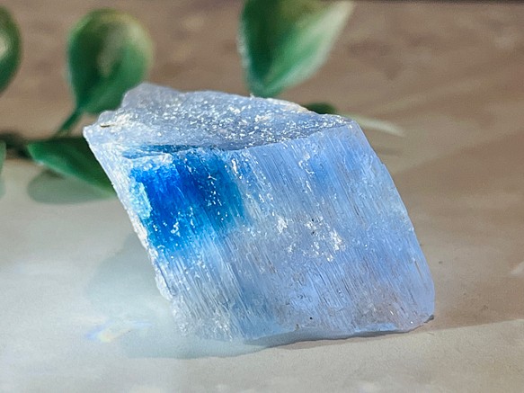 古代の海からの贈り物✨　 フランス産　ブルー ハライト 岩塩 原石 ラフストーン 1枚目の画像