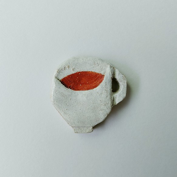 紅茶　陶器　粘土　ブローチ 1枚目の画像