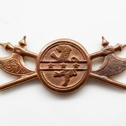 ヴィンテージ　真鍮製エンブレム　紋章【バットルアックス横向きB】2個 1枚目の画像