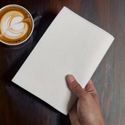 真皮清爽白色筆記本封面 A5 尺寸 提供其他尺寸和顏色 Hobonichi Techo 第1張的照片