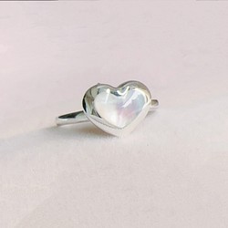 天然珍珠母貝 純銀戒指 愛心 彩虹珠光 甜美氣質 第1張的照片