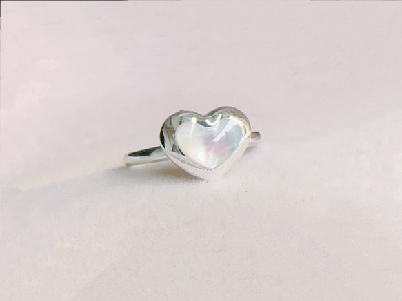 天然珍珠母貝 純銀戒指 愛心 彩虹珠光 甜美氣質 第1張的照片