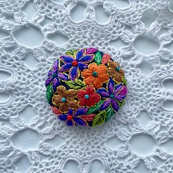 お花の刺繍ブローチ　ジャポニズムフラワー 1枚目の画像