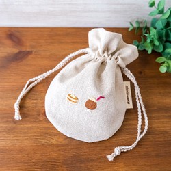 [夏季限定銷售至 8 月 31 日] 咖啡抽繩袋（咖啡花 x 熱蛋糕）☆ 刺繡小包 第1張的照片