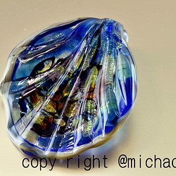 創作トンボ玉　 shell 型　アートガラスのジュエリー　ネックレス(10756-489min）作家物一点物 1枚目の画像