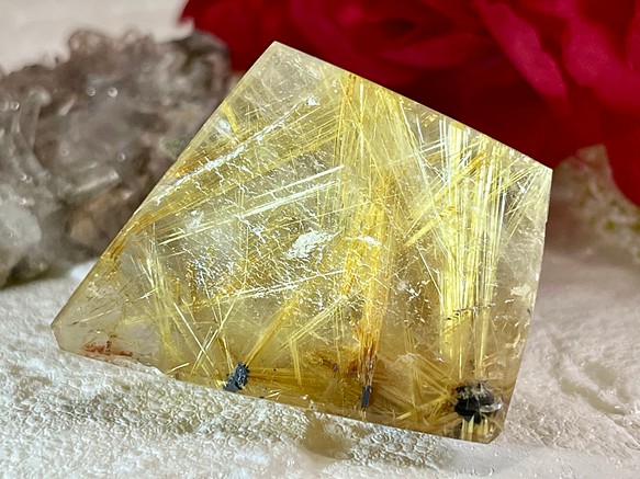 太陽ルチル✨　タイチン　ゴールド　ルチルクォーツ　クリスタル　水晶　原石 1枚目の画像