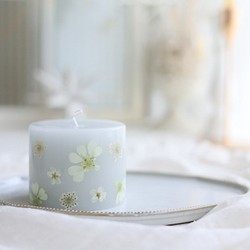 白い小花のキャンドル(グレー) 1枚目の画像
