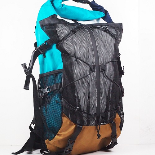 6dots超軽量Tyvekタイベック 登山バッグ 黒30L 40L バークマウンテン