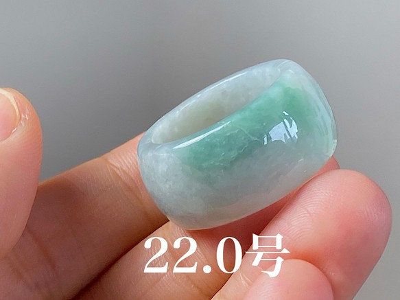 ARG23-66 白底飃藍緑花 22.0号 ミャンマー産 天然 本翡翠 広幅 リング くりぬき 指輪 硬玉 板指 1枚目の画像