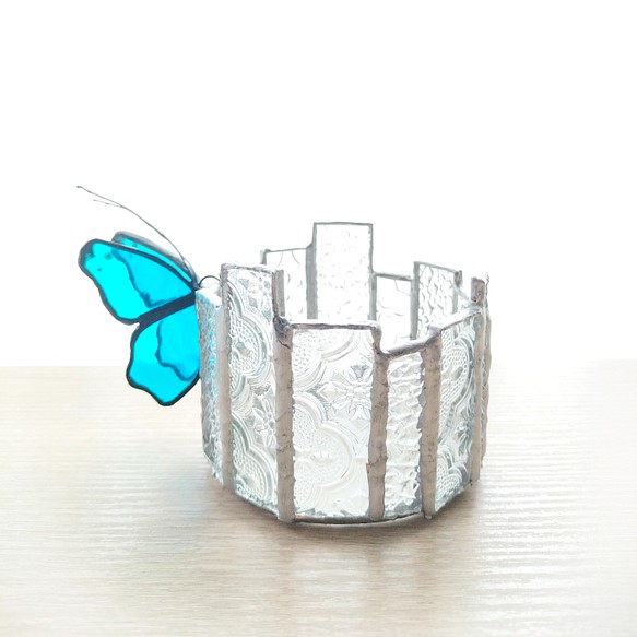 ガラスの蝶つき昭和風ガラスを使ったステンドグラスの丸い器