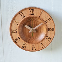 レトロな丸時計　直径15cm　ブラウン色 　丸掛時計 1枚目の画像