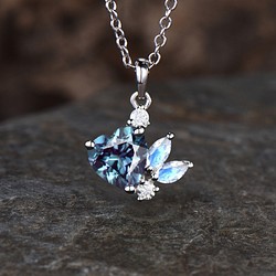 天然ダイヤモンドユニーク花のネックレス