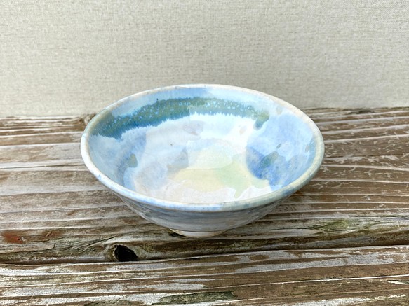 コバルト雲と色釉の白茶碗 1枚目の画像