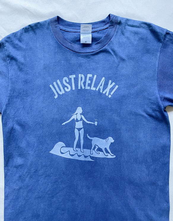 藍染T恤衝浪少女與黃金獵犬圖案尺寸M 第1張的照片