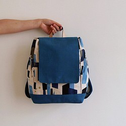 手工車縫湛藍色X幾何藍色方塊圖樣綿布綴有牛皮後背包 第1張的照片