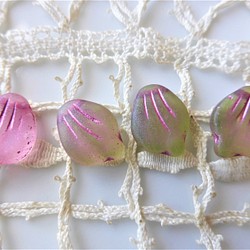 ミニ花びら　渋緑ピンク　チェコビーズCzech Glass Beads4個 1枚目の画像