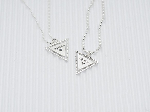 【刻字】紀念有你的美好 - 三角形項鍊 | 925純銀 情侶對鍊 客製化 第1張的照片