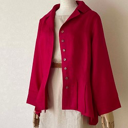 ポーリッシュリネン テーラードカラー 裾がアシンメトリーのジャケット 長袖 赤 無地 1枚目の画像
