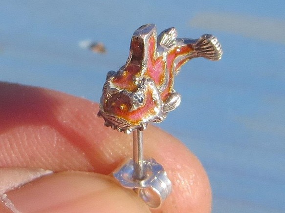 お魚シルバー　ダンゴウオのピアス　片耳 1枚目の画像