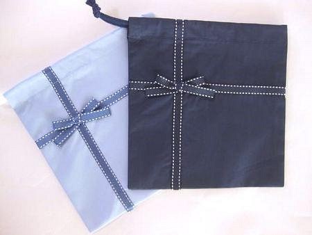 ミニ巾着２枚組　　紺＋水色　　ステッチリボン 1枚目の画像