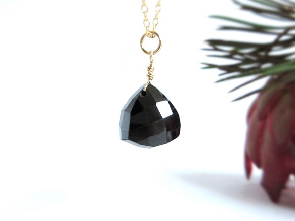 [八月生日石] 10mm 漂亮的“黑色尖晶石” trillant 14kgf 項鍊 第1張的照片