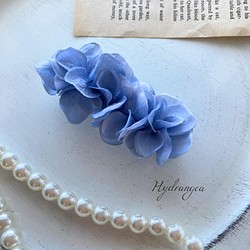 淡いブルー　紫陽花 　バレッタ　造花　ヘアアクセサリー　アーティフィシャルフラワー　梅雨　ウエディング　ブライダル 1枚目の画像