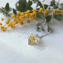 ミモザと銀箔のダイヤモンド型ネックレス　 1枚目の画像