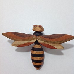 寄木のブローチ (スズメ蜂 ) 1枚目の画像
