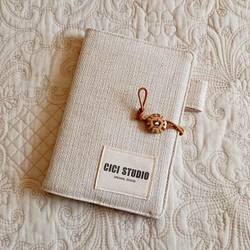 【＊家族への贈り物＊】シンプルな綿麻平織のお薬手帳ケース 1枚目の画像