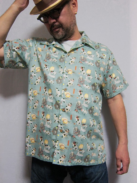 CHIGRACCI“Nyaroha 襯衫”貓圖案 Aloha 襯衫 / 原創印花 / Kuniyoshi 綠色圖案 2 第1張的照片