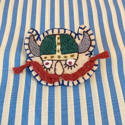 バイキング viking ヴァイキング 海賊 ヒゲ 茶ひげ 北欧 ブローチ 刺繍 手刺繍 フエルト 1枚目の画像