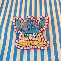 バイキング viking ヴァイキング 海賊 ヒゲ 金髪 北欧 ブローチ 刺繍 手刺繍 フエルト 1枚目の画像