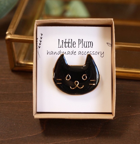 猫好きなあなたに ェ いつも一緒 黒ねこさんの小さなブローチ ブローチ Little Plum 通販 Creema クリーマ ハンドメイド 手作り クラフト作品の販売サイト