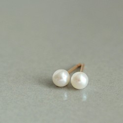 送料無料]K18 Fairy Round White Dimonds. stud earrings(0.1ct,E00