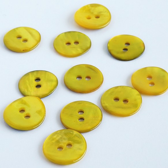 (3個) 12mm カラー貝ボタン 黄色 フランス製 ＊ 天然素材 シェルボタン　イエロー 1枚目の画像