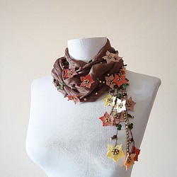刺繍のお花つき　シルクスカーフのロングラリエット　ココア 1枚目の画像
