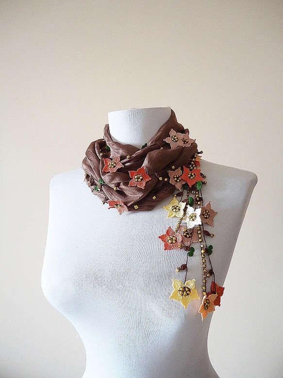 刺繍のお花つき　シルクスカーフのロングラリエット　ココア 1枚目の画像
