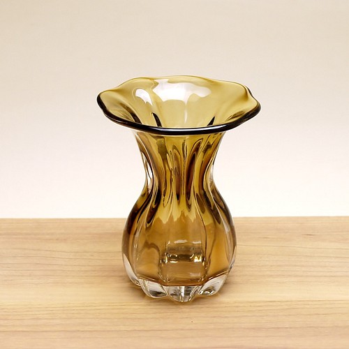 真鍮製か銅製の花瓶-