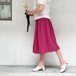 ワッシャーダブルガーゼのミモレ丈ギャザースカート アザレア 1枚目の画像