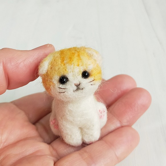 羊毛フェルトの小さな子猫(折れ耳猫・茶とら猫) 猫グッズ 猫雑貨